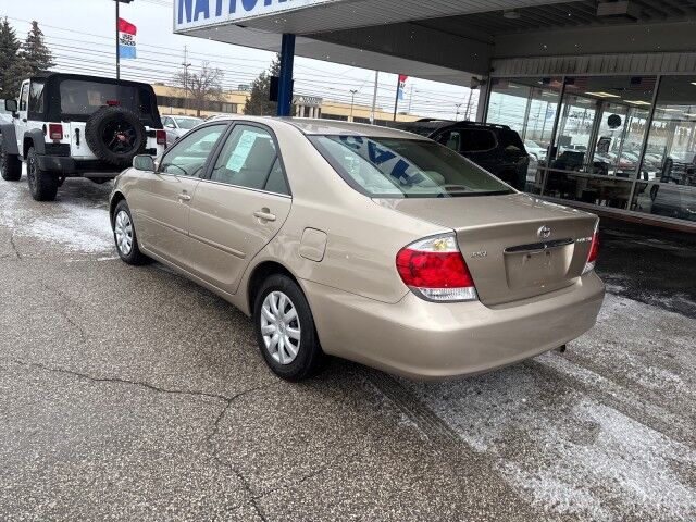 2005 Toyota Camry LE