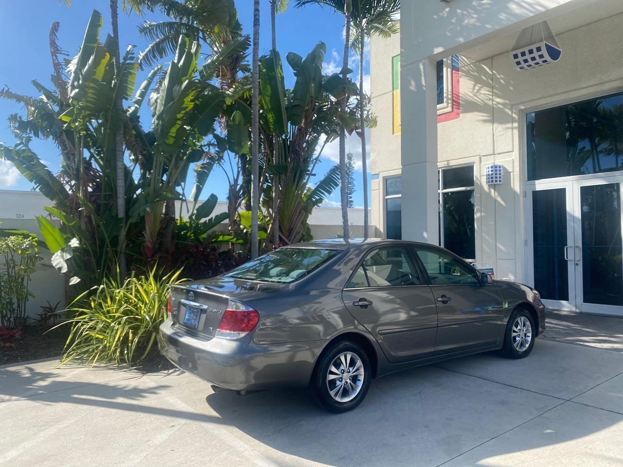 2005 Toyota Camry XLE LOW MILES 68,563 1 OWNER Pompano Beach FL