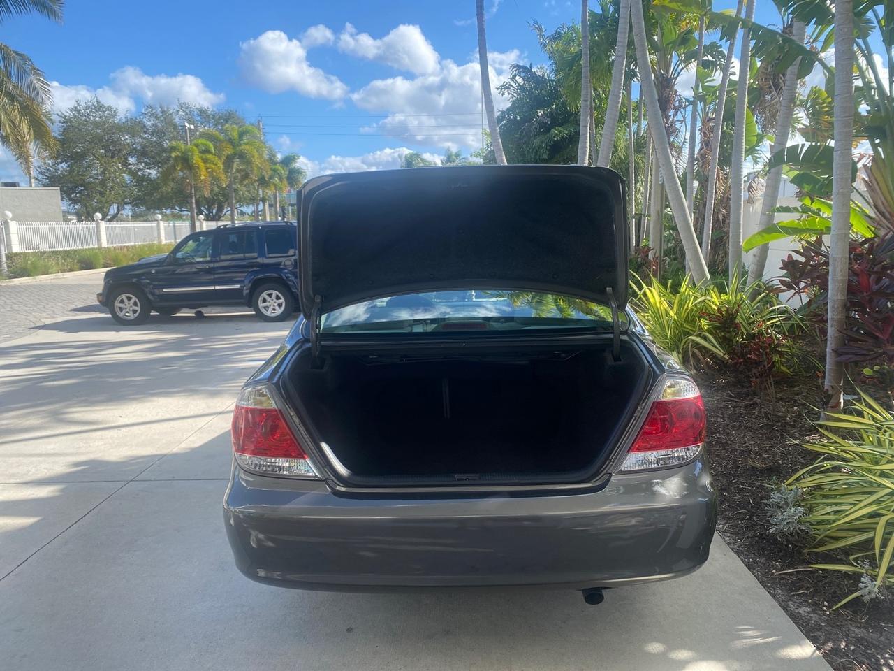 2005 Toyota Camry XLE LOW MILES 68,563 1 OWNER Pompano Beach FL