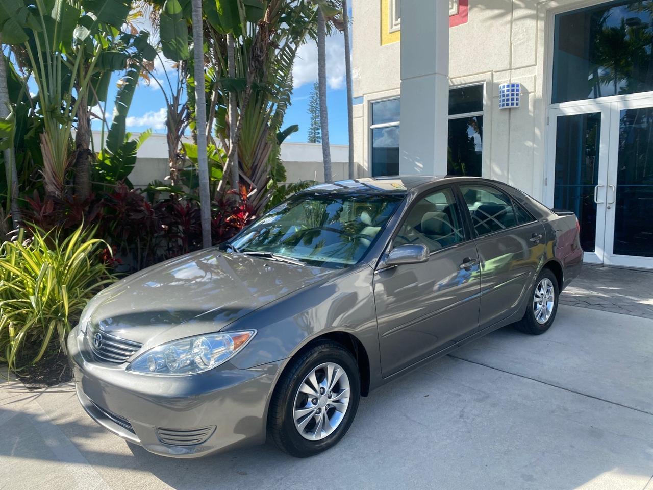 2005 Toyota Camry XLE LOW MILES 68,563 1 OWNER Pompano Beach FL
