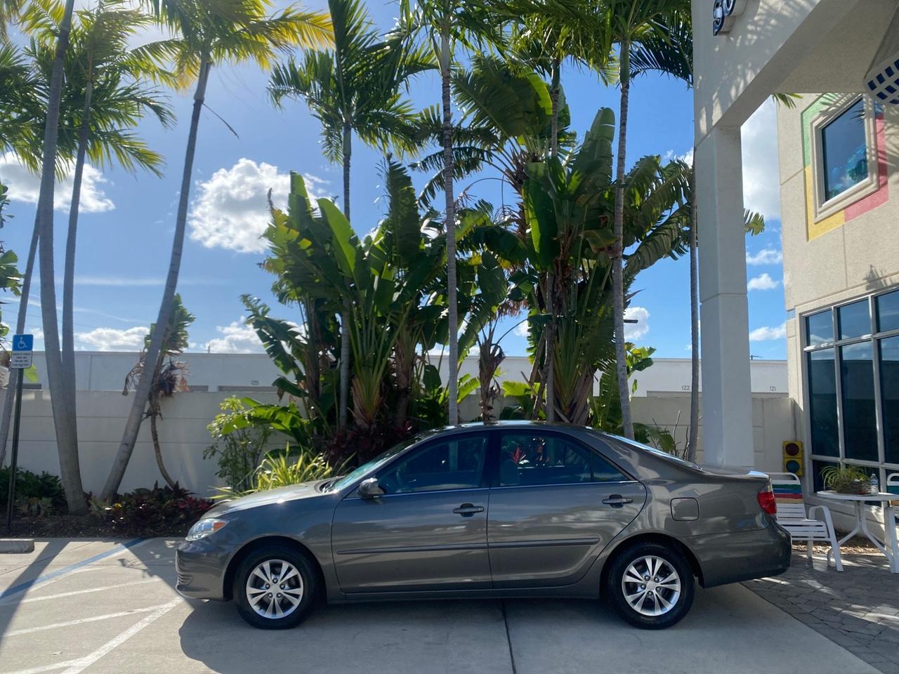 2005 Toyota Camry XLE LOW MILES 68,563 1 OWNER Pompano Beach FL