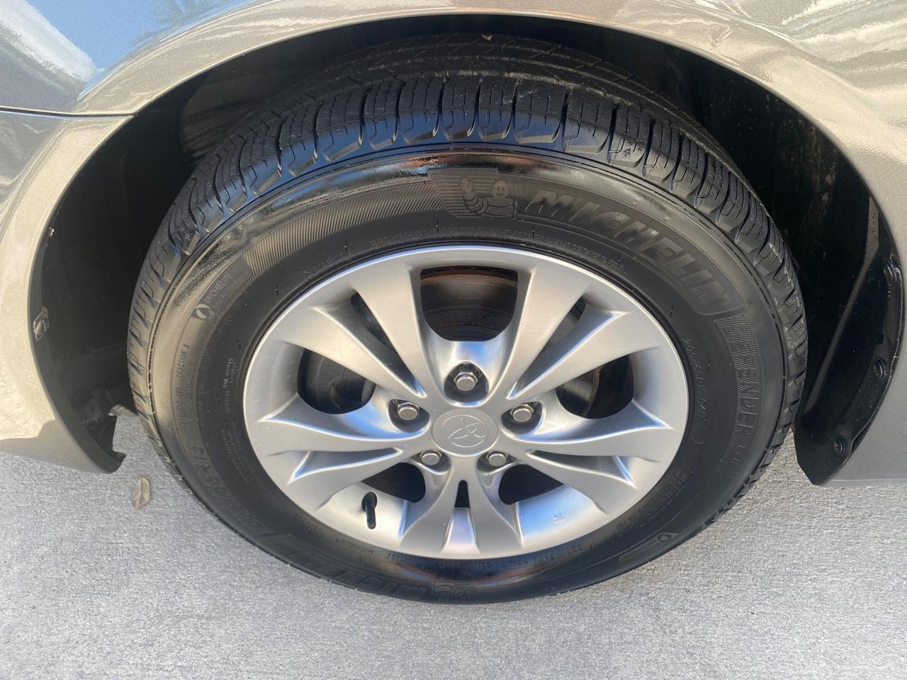 2005 Toyota Camry XLE LOW MILES 68,563 1 OWNER Pompano Beach FL