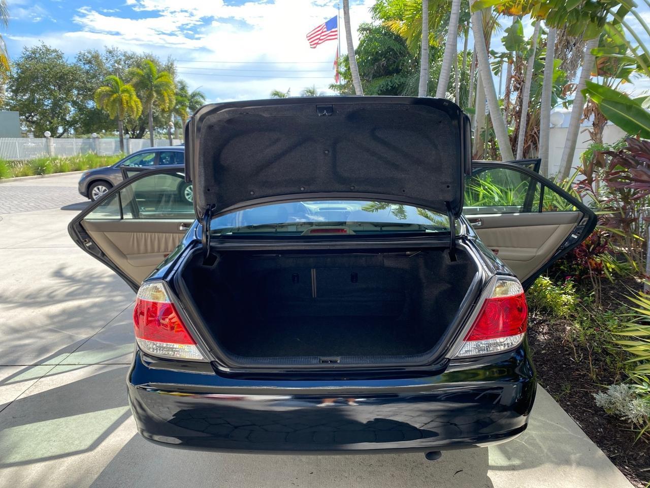 2005 Toyota Camry XLE LOW MILES 76,231 1 OWNER Pompano Beach FL
