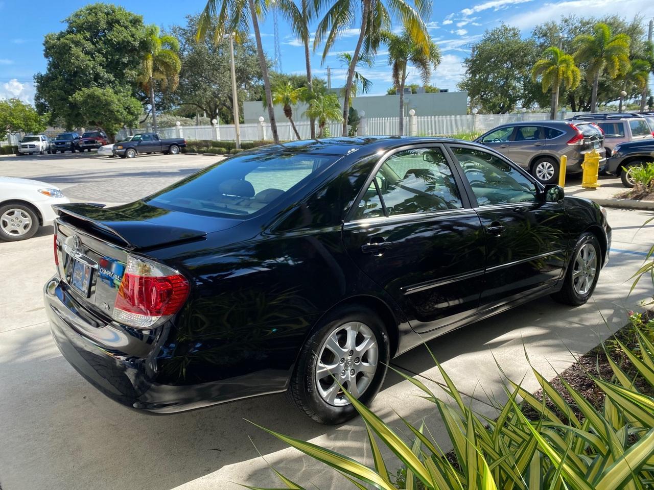 2005 Toyota Camry XLE LOW MILES 76,231 1 OWNER Pompano Beach FL
