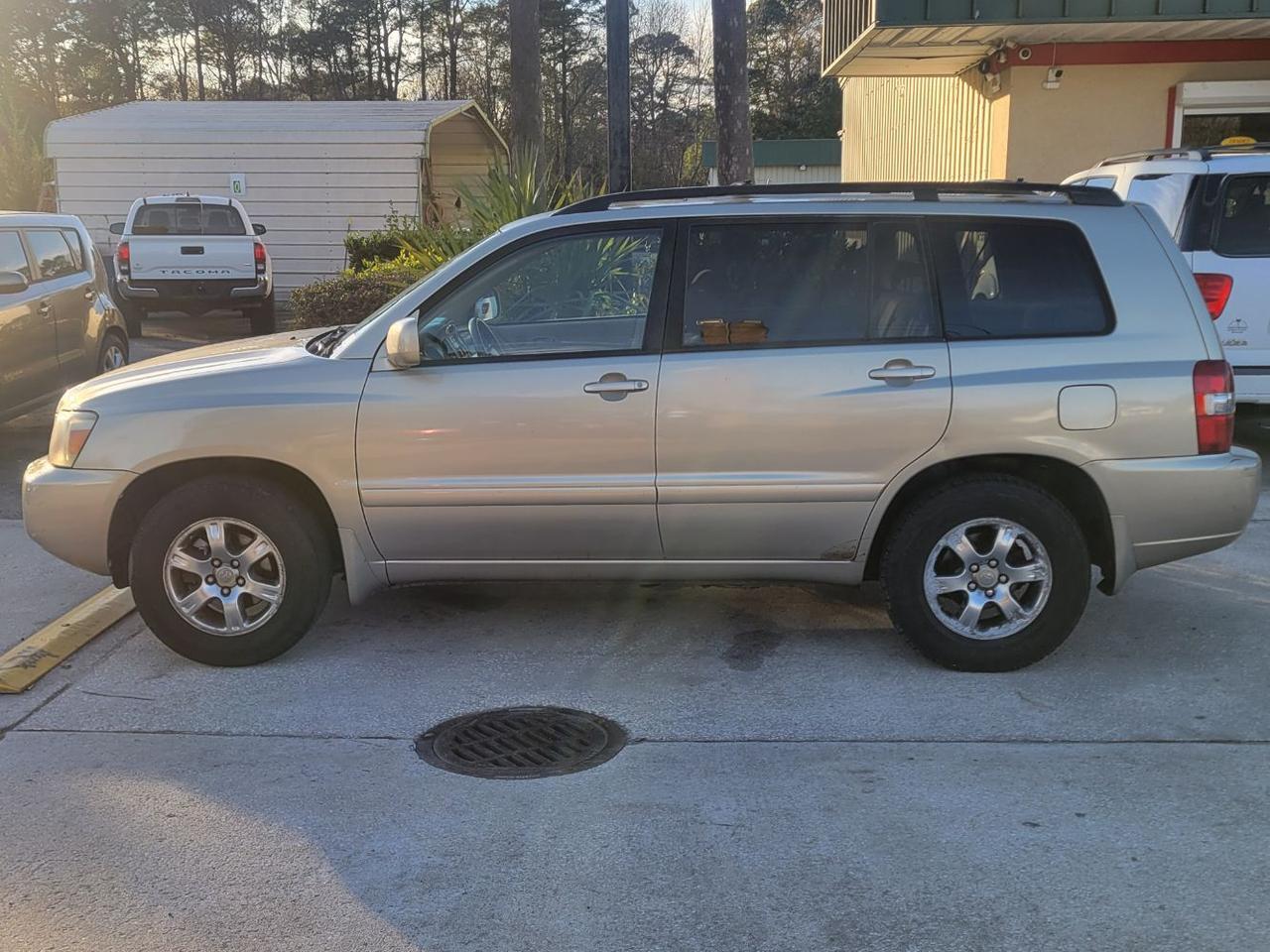 2005 Toyota Highlander V6 2WD with 3rd-Row Seat