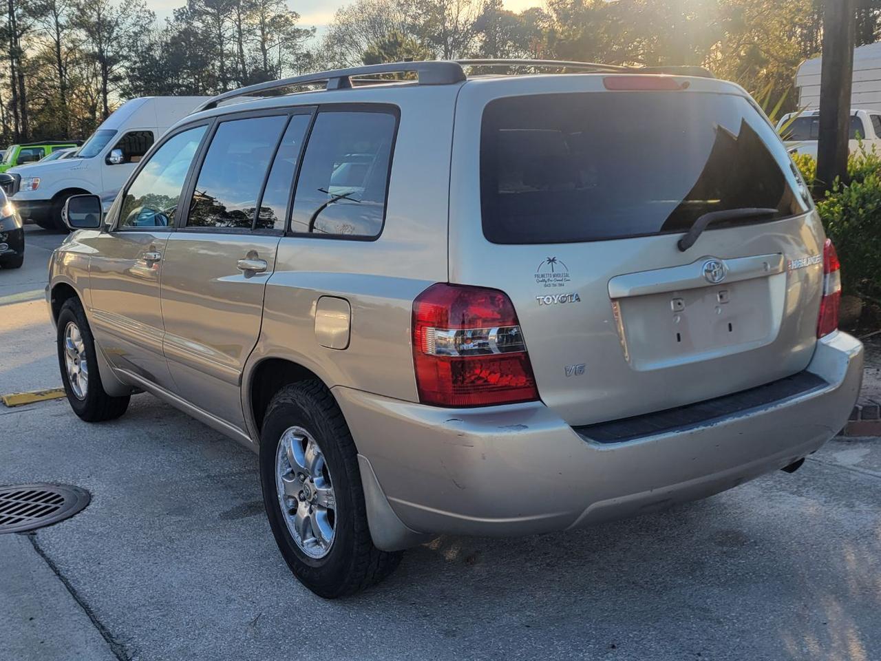 2005 Toyota Highlander V6 2WD with 3rd-Row Seat