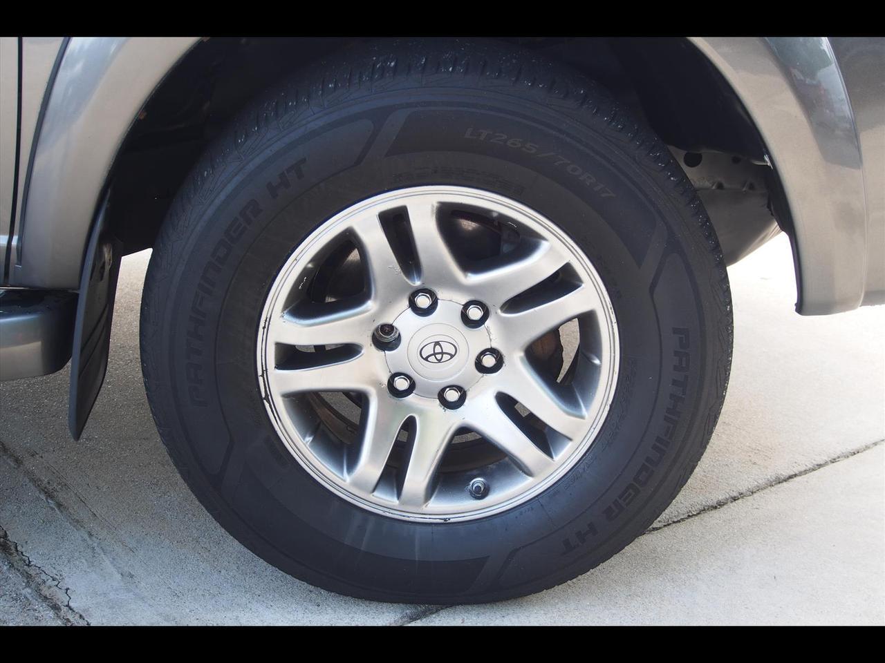2005 Toyota Sequoia SR5