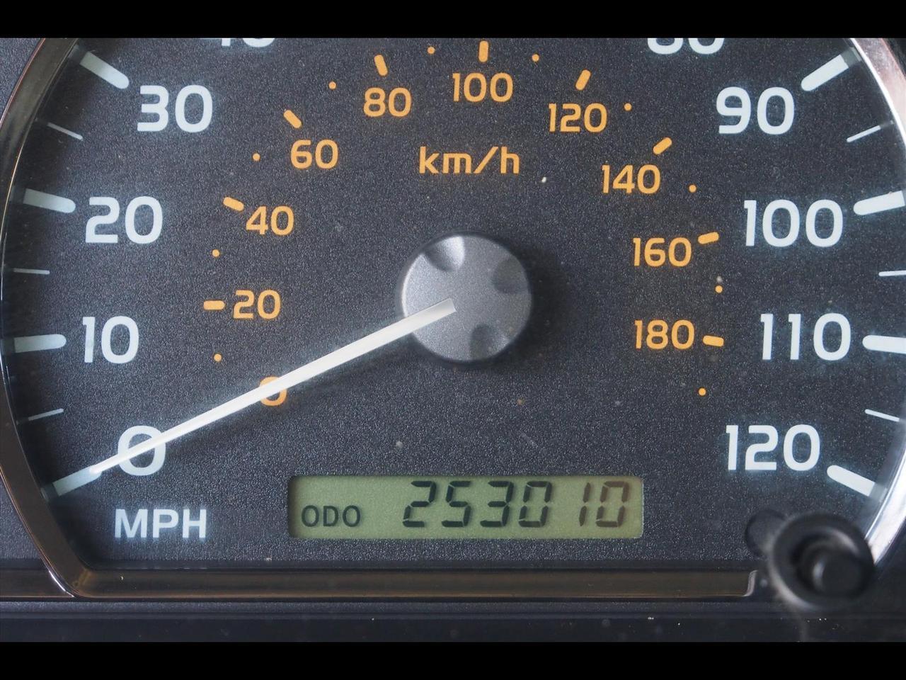 2005 Toyota Sequoia SR5