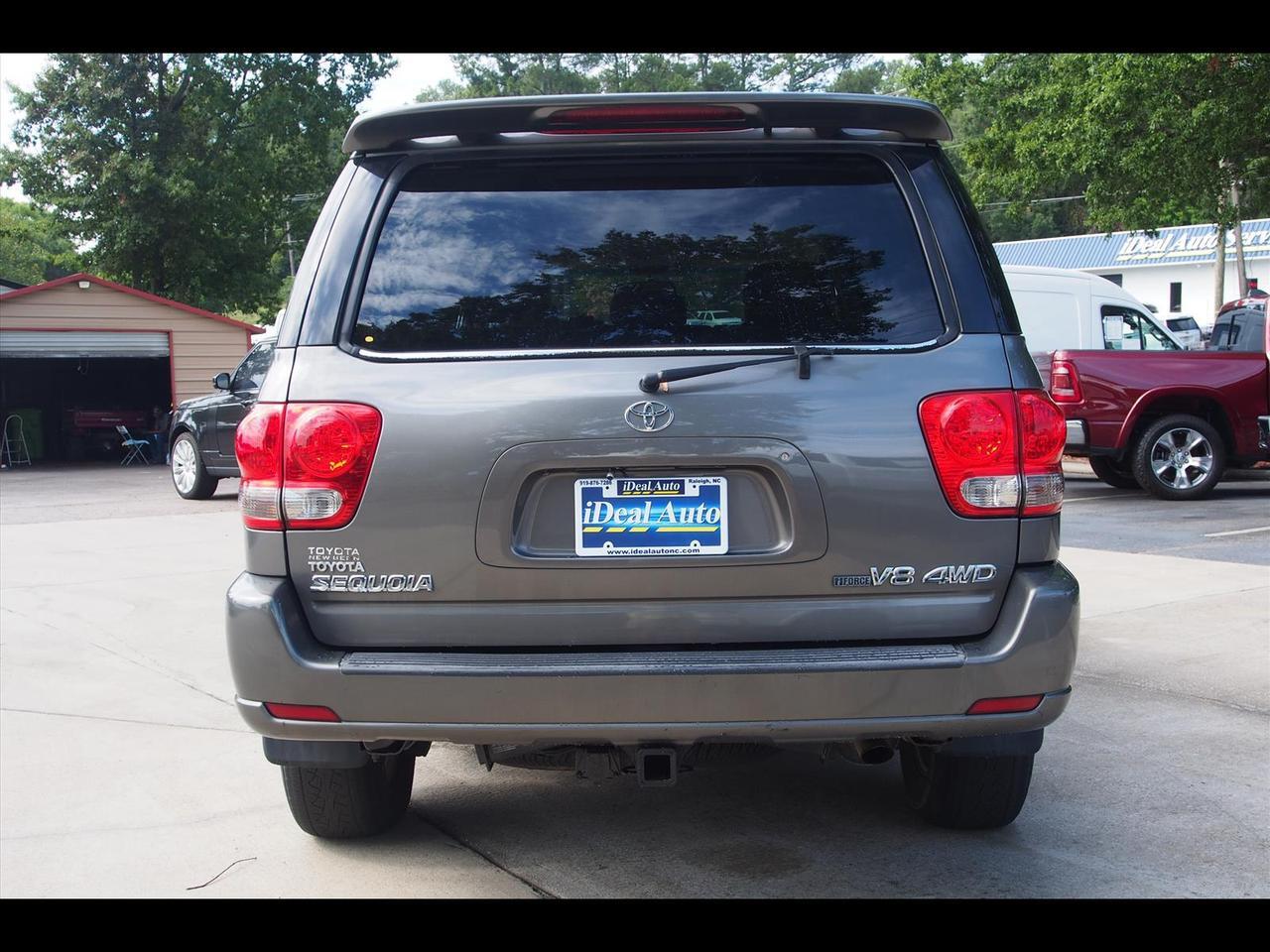 2005 Toyota Sequoia SR5