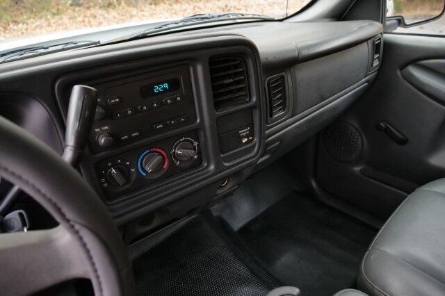 2006 Chevrolet Silverado 2500HD Work Truck / 6.0L V8 / Weather Guard Truck Rack! High Point NC