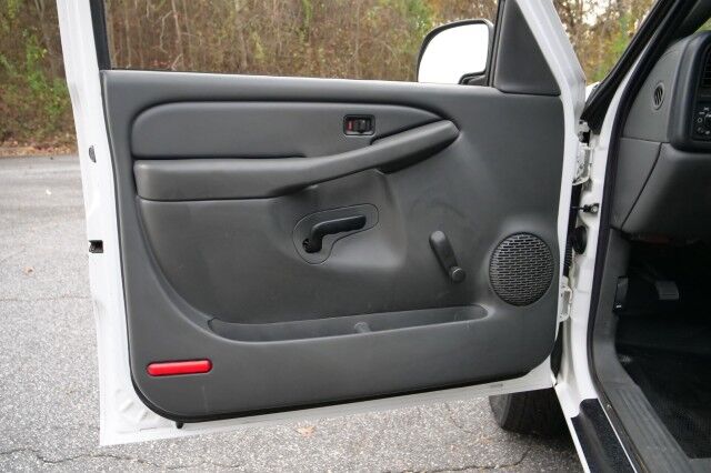 2006 Chevrolet Silverado 2500HD Work Truck / 6.0L V8 / Weather Guard Truck Rack! High Point NC