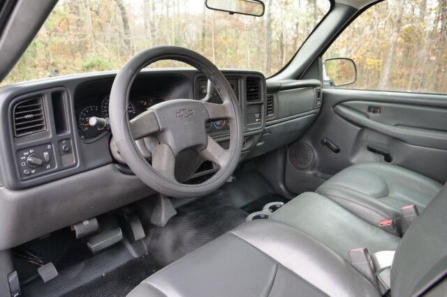 2006 Chevrolet Silverado 2500HD Work Truck / 6.0L V8 / Weather Guard Truck Rack! High Point NC