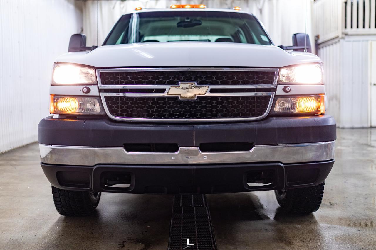 2006 Chevrolet Silverado 3500 4x4 Crew Cab LT Longbox Red Deer AB