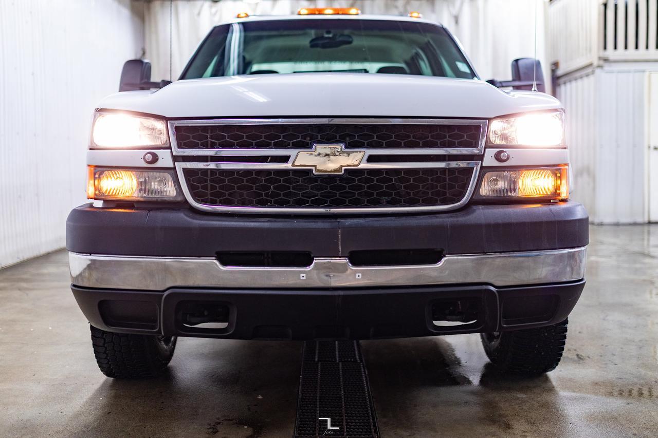 2006 Chevrolet Silverado 3500 4x4 Crew Cab LT Longbox Red Deer AB