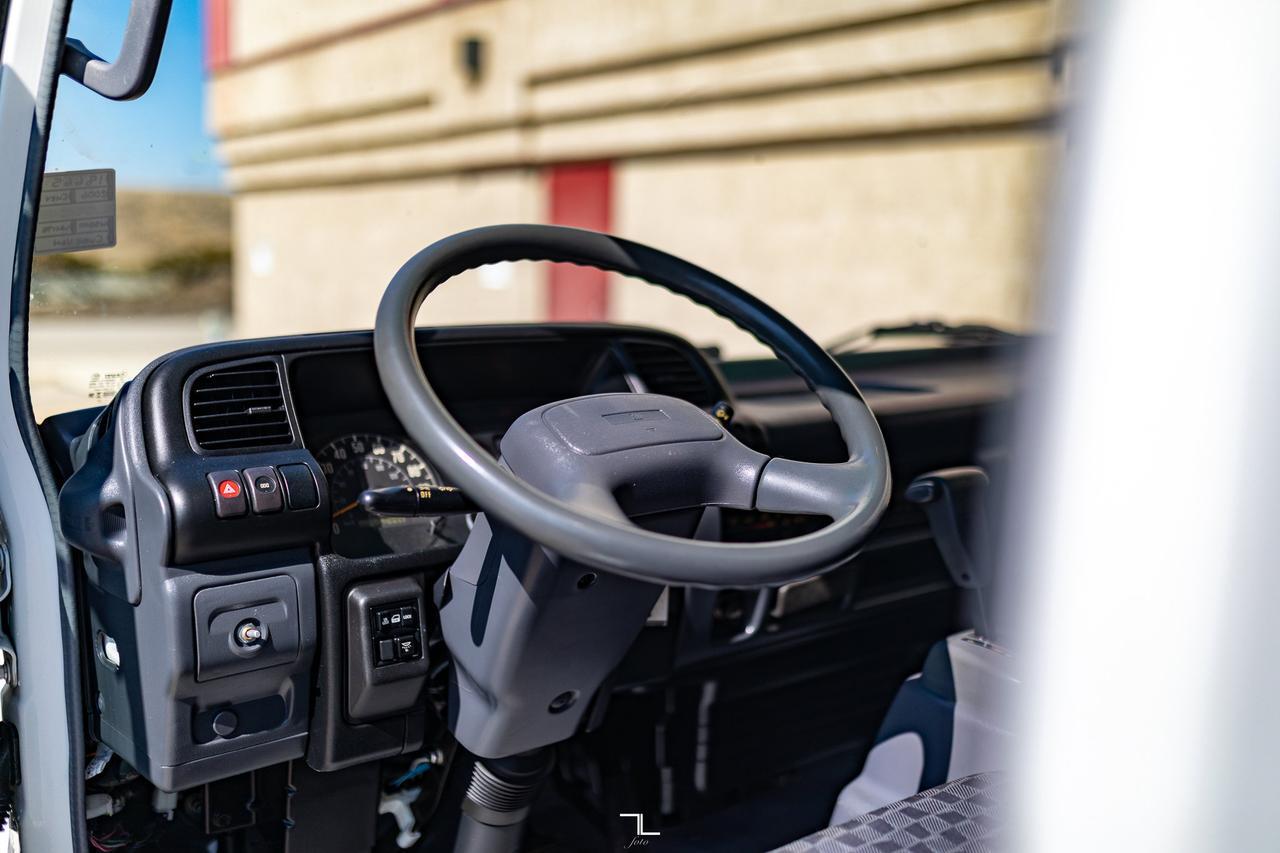 2006 Chevrolet W3500 Tilt Cab Cube Van Red Deer AB