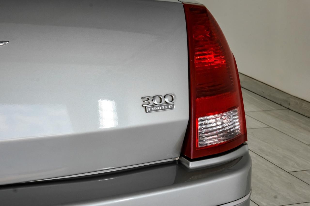 2006 Chrysler 300 TOURING NAVIGATION SUNROOF LEATHER HEATED SEATS DUAL POWER SEATS Carrollton TX