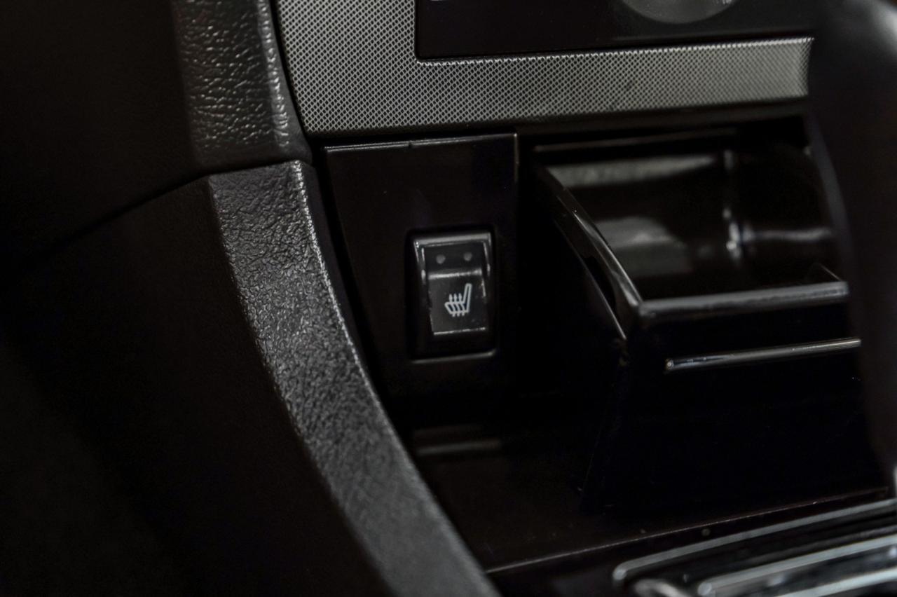 2006 Chrysler 300 TOURING NAVIGATION SUNROOF LEATHER HEATED SEATS DUAL POWER SEATS Carrollton TX