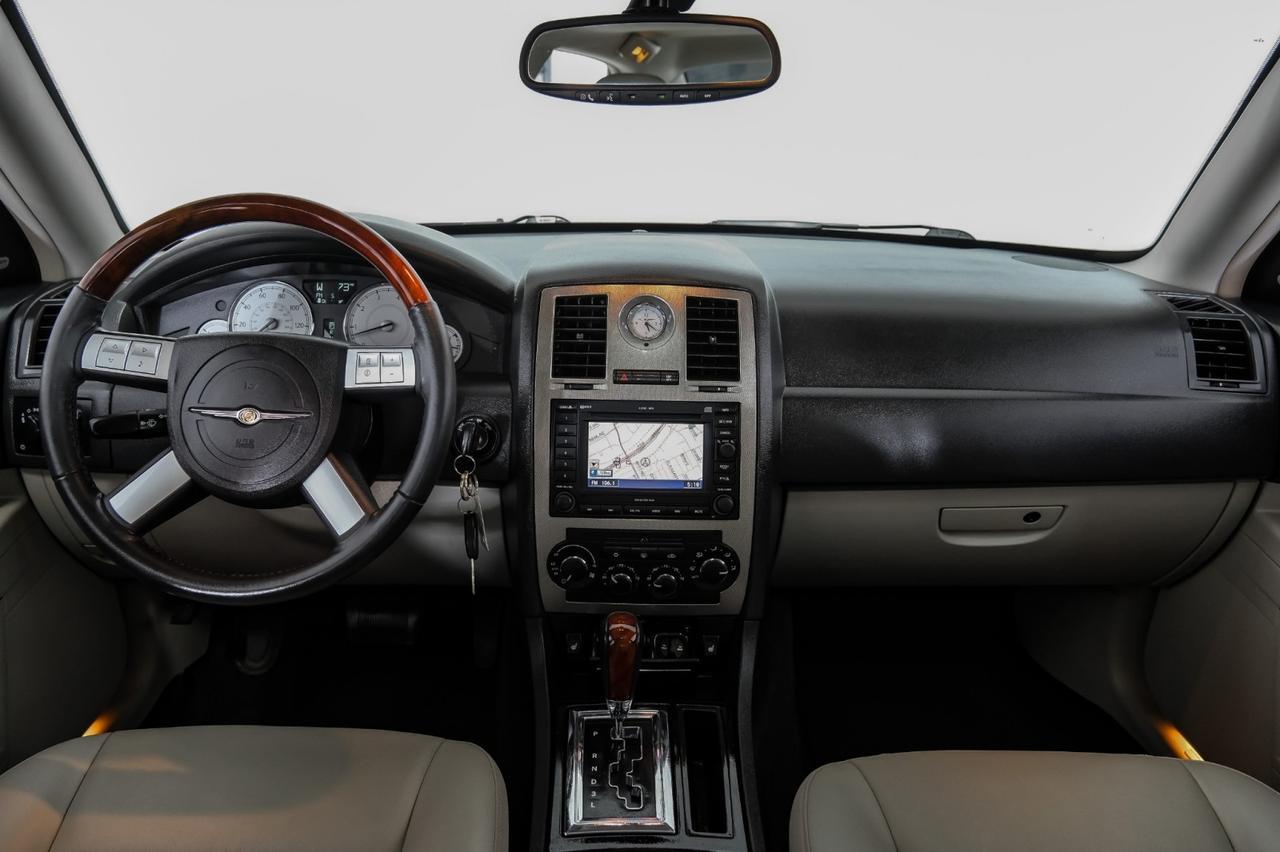2006 Chrysler 300 TOURING NAVIGATION SUNROOF LEATHER HEATED SEATS DUAL POWER SEATS Carrollton TX