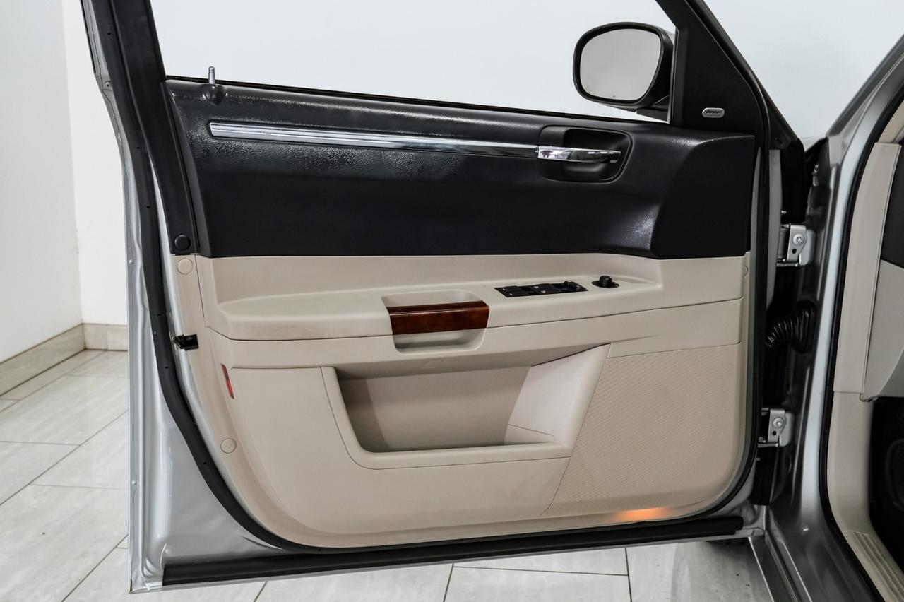 2006 Chrysler 300 TOURING NAVIGATION SUNROOF LEATHER HEATED SEATS DUAL POWER SEATS Carrollton TX