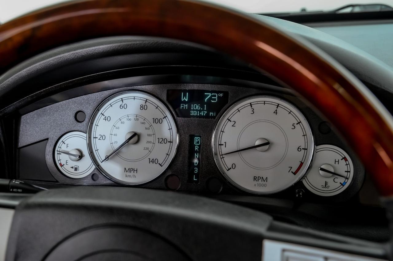 2006 Chrysler 300 TOURING NAVIGATION SUNROOF LEATHER HEATED SEATS DUAL POWER SEATS Carrollton TX