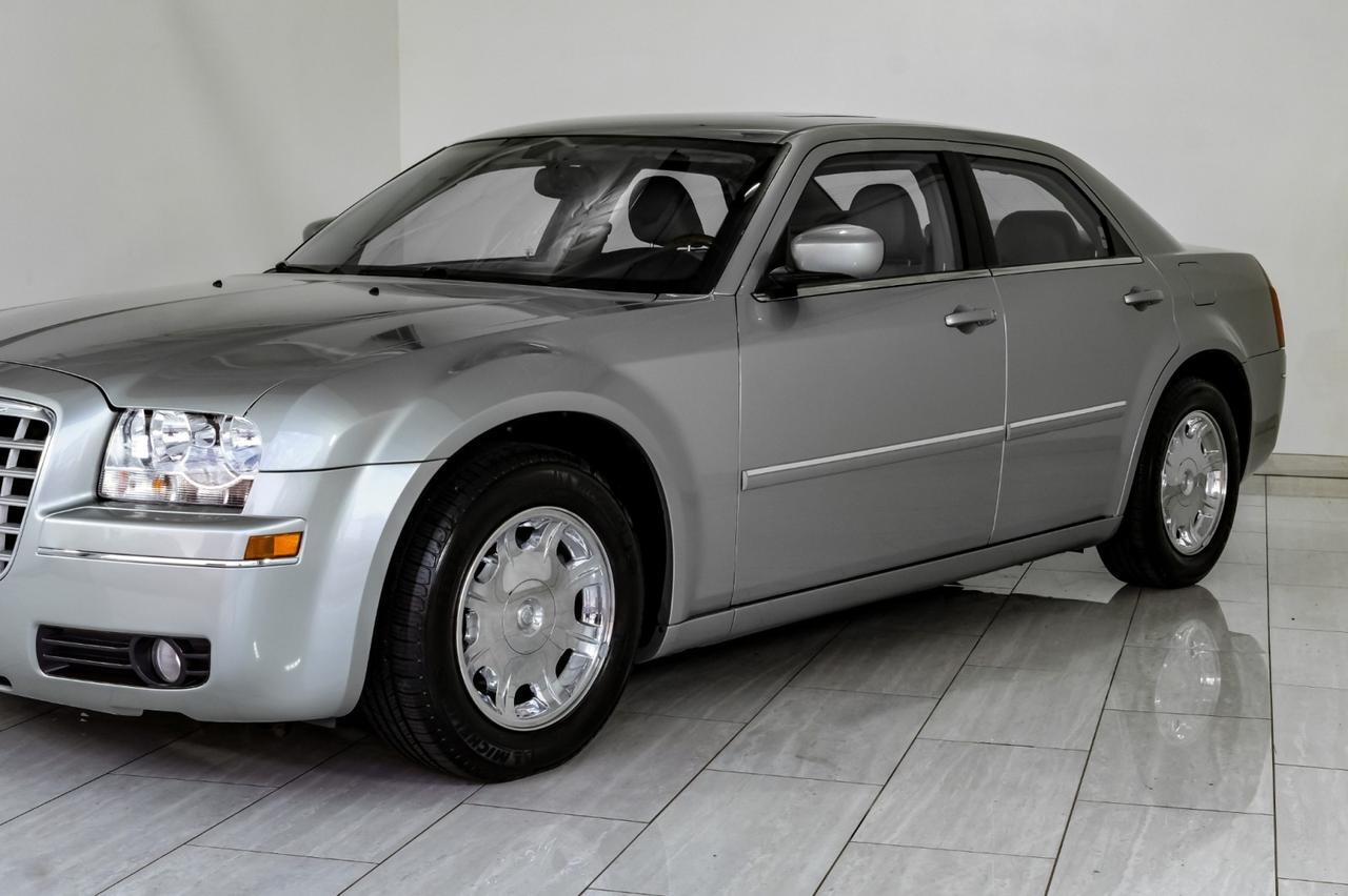 2006 Chrysler 300 TOURING NAVIGATION SUNROOF LEATHER HEATED SEATS DUAL POWER SEATS Carrollton TX