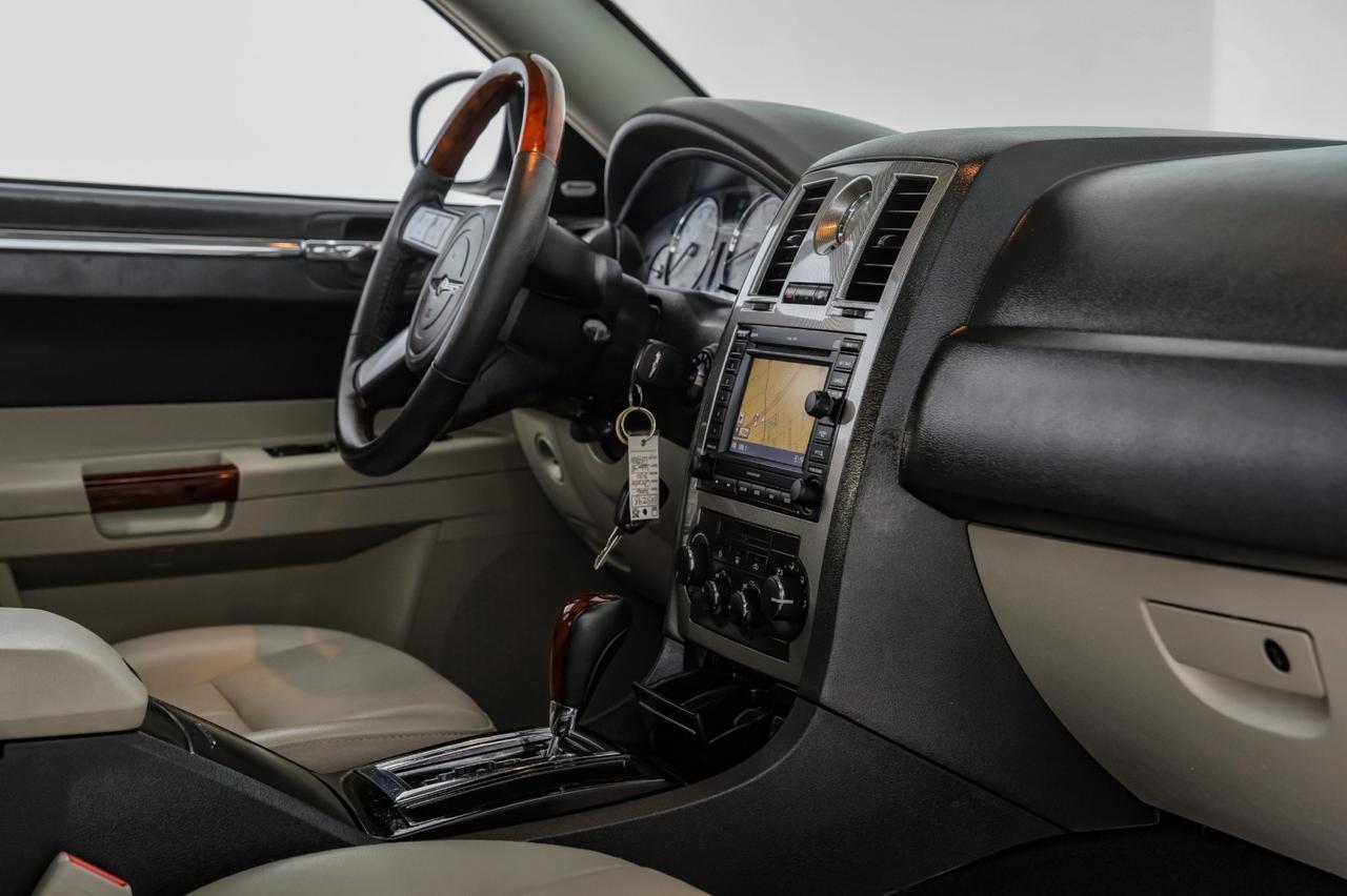 2006 Chrysler 300 TOURING NAVIGATION SUNROOF LEATHER HEATED SEATS DUAL POWER SEATS Carrollton TX