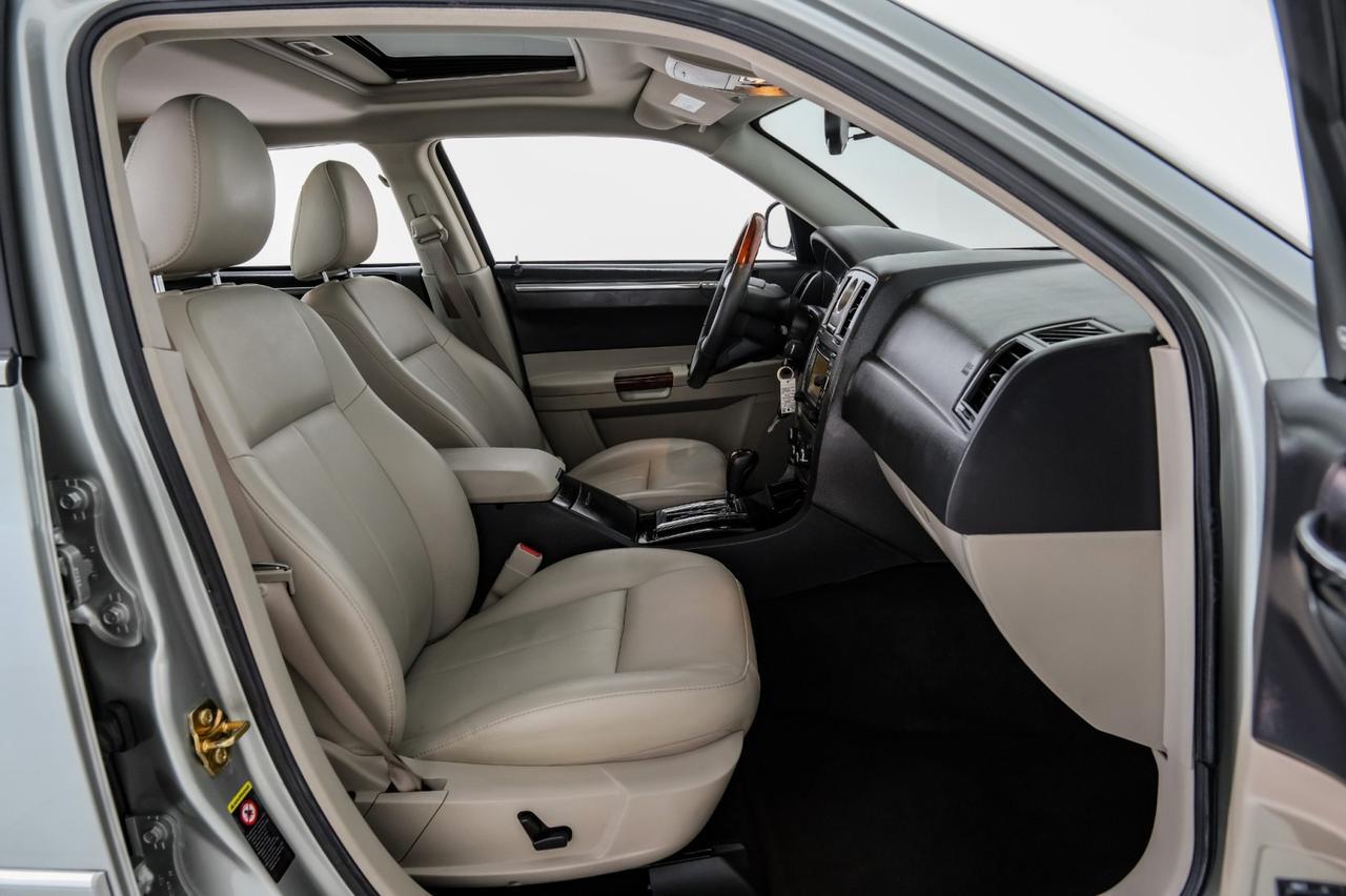2006 Chrysler 300 TOURING NAVIGATION SUNROOF LEATHER HEATED SEATS DUAL POWER SEATS Carrollton TX