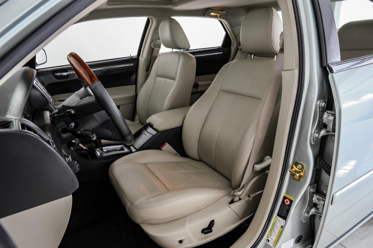 2006 Chrysler 300 TOURING NAVIGATION SUNROOF LEATHER HEATED SEATS DUAL POWER SEATS Carrollton TX