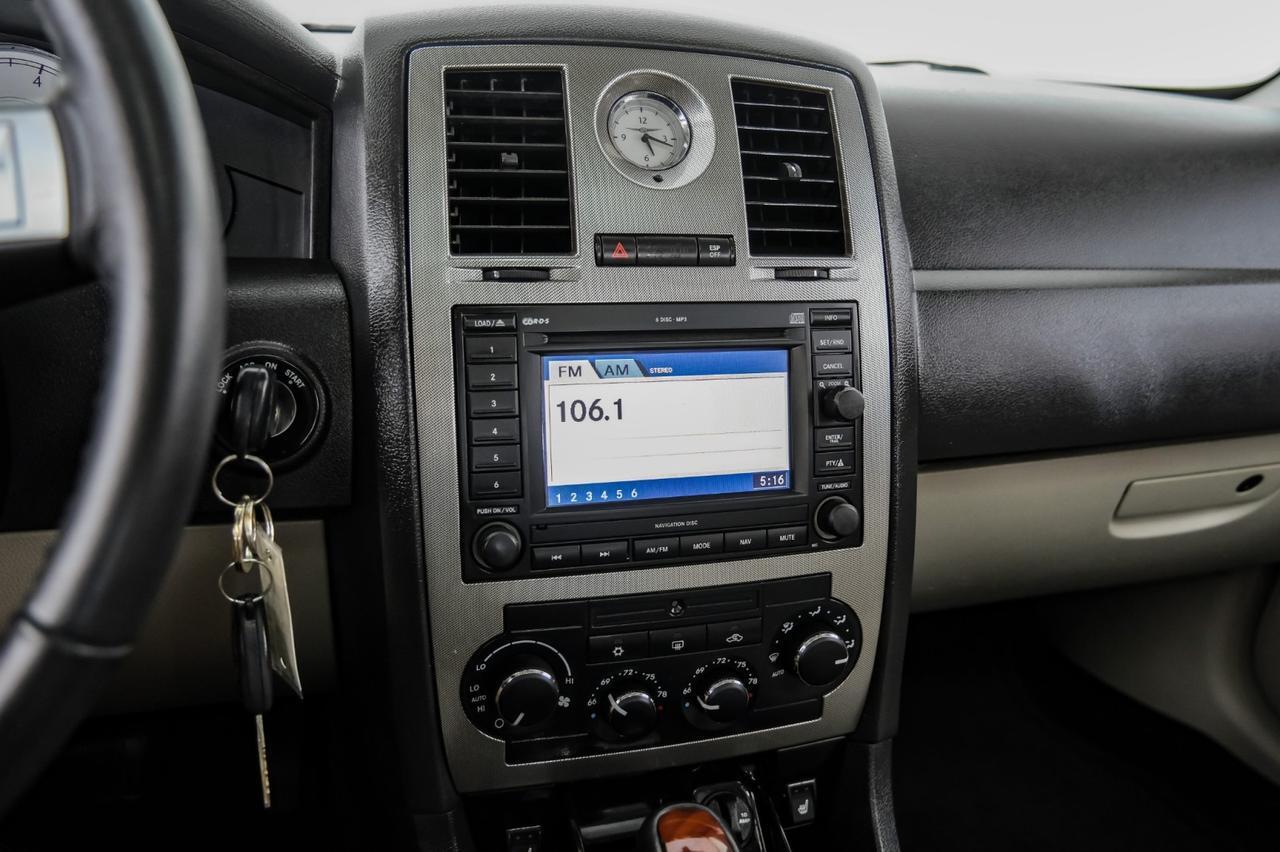 2006 Chrysler 300 TOURING NAVIGATION SUNROOF LEATHER HEATED SEATS DUAL POWER SEATS Carrollton TX