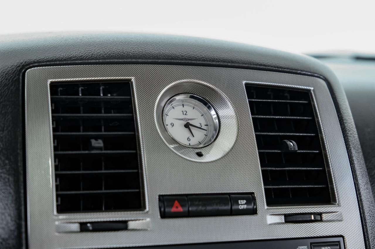 2006 Chrysler 300 TOURING NAVIGATION SUNROOF LEATHER HEATED SEATS DUAL POWER SEATS Carrollton TX