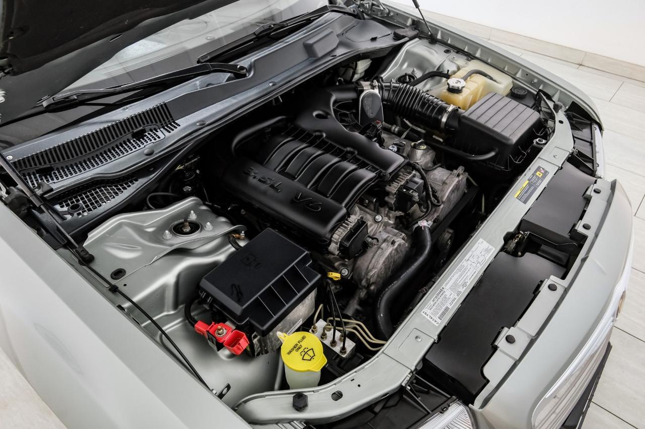 2006 Chrysler 300 TOURING NAVIGATION SUNROOF LEATHER HEATED SEATS DUAL POWER SEATS Carrollton TX