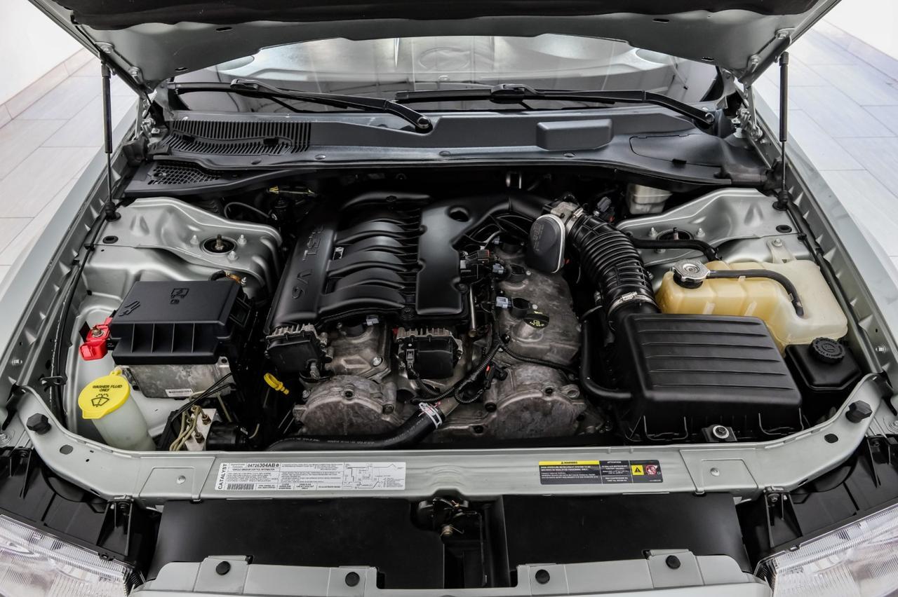 2006 Chrysler 300 TOURING NAVIGATION SUNROOF LEATHER HEATED SEATS DUAL POWER SEATS Carrollton TX