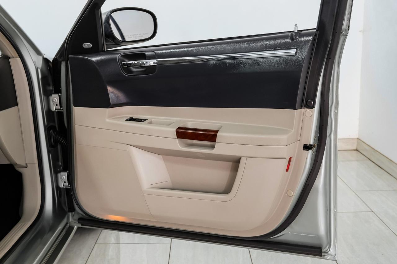 2006 Chrysler 300 TOURING NAVIGATION SUNROOF LEATHER HEATED SEATS POWER DRIVER SEAT CRUISE CONTROL Carrollton TX