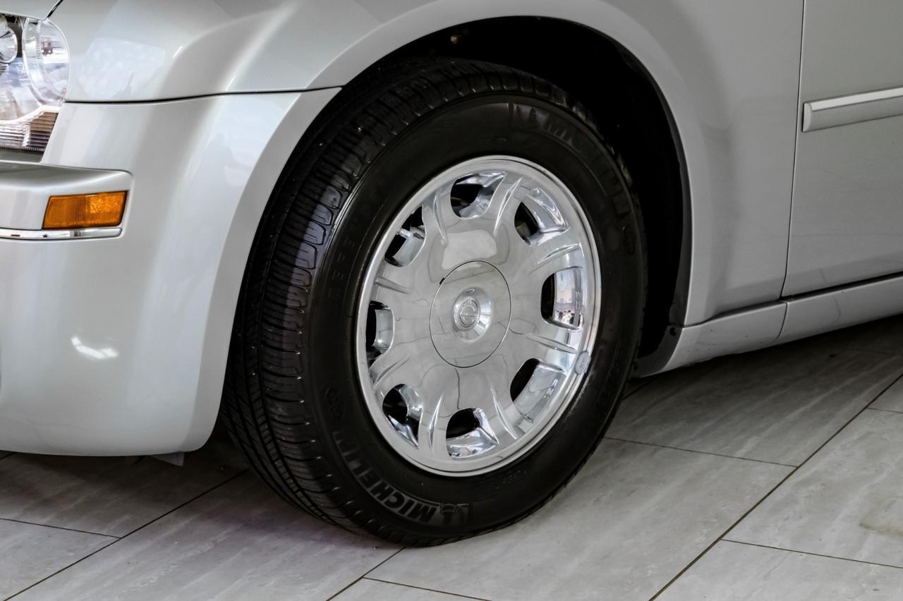 2006 Chrysler 300 TOURING NAVIGATION SUNROOF LEATHER HEATED SEATS POWER DRIVER SEAT CRUISE CONTROL Carrollton TX