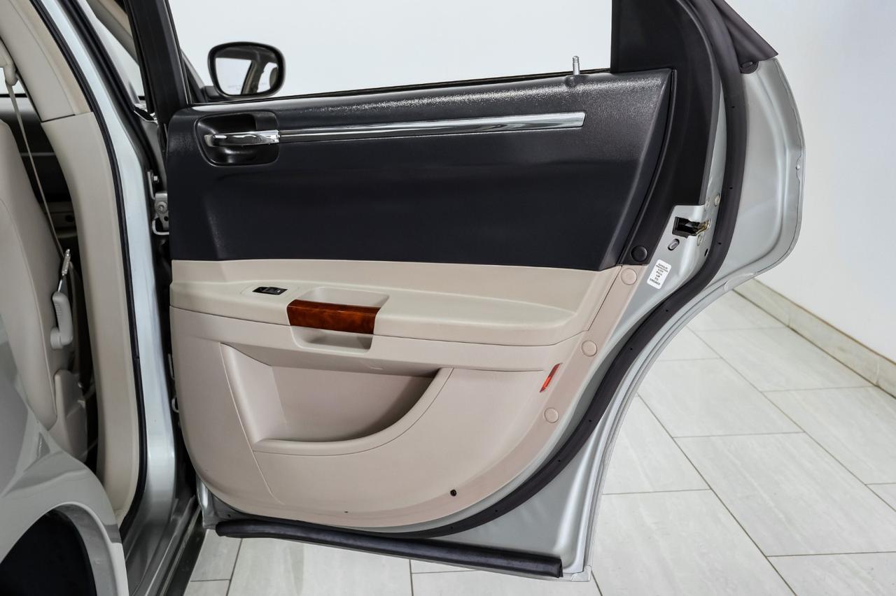 2006 Chrysler 300 TOURING NAVIGATION SUNROOF LEATHER HEATED SEATS POWER DRIVER SEAT CRUISE CONTROL Carrollton TX