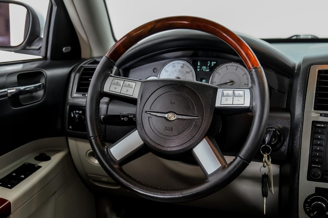 2006 Chrysler 300 TOURING NAVIGATION SUNROOF LEATHER HEATED SEATS POWER DRIVER SEAT CRUISE CONTROL Carrollton TX