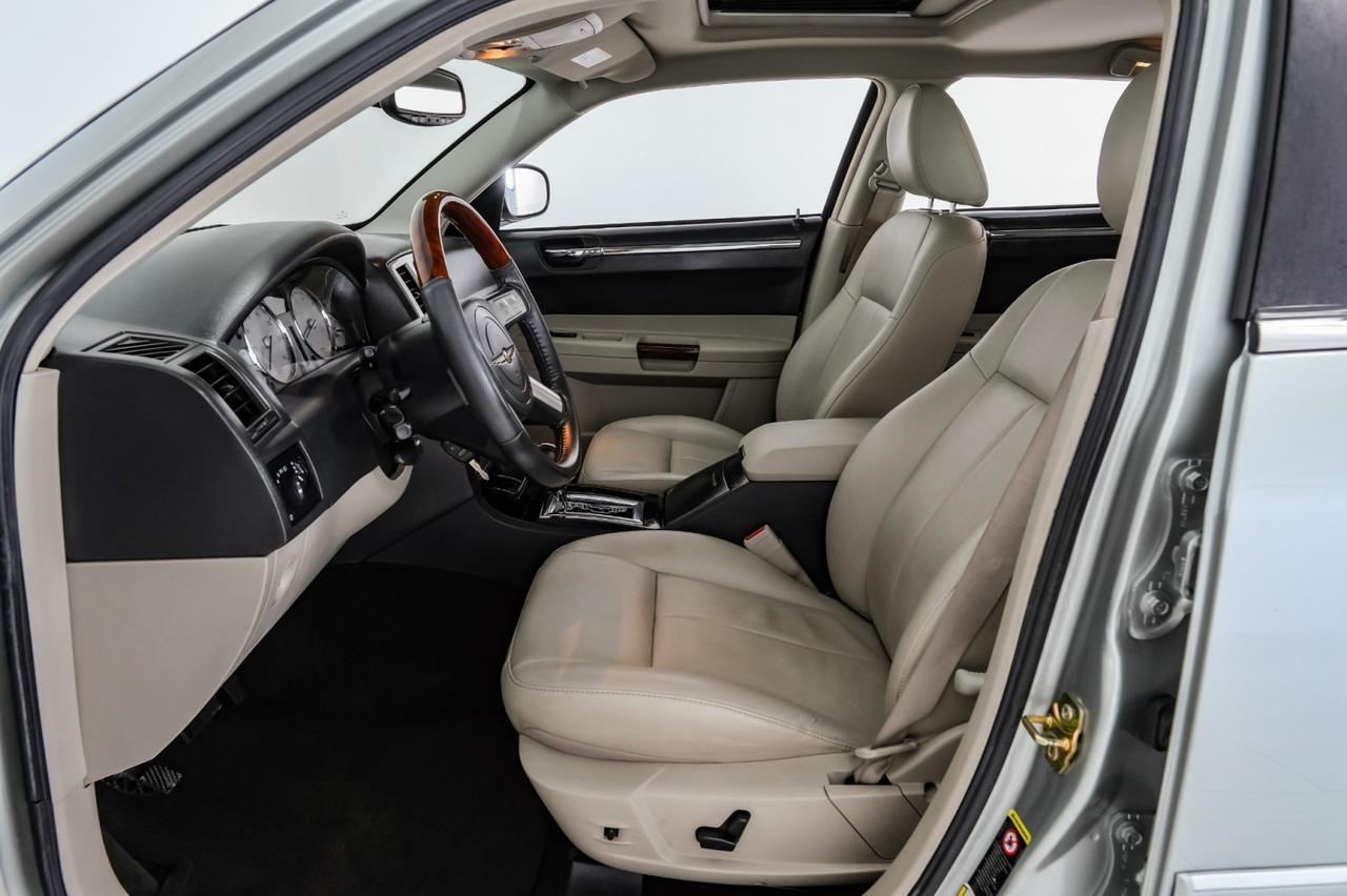 2006 Chrysler 300 TOURING NAVIGATION SUNROOF LEATHER HEATED SEATS POWER DRIVER SEAT CRUISE CONTROL Carrollton TX