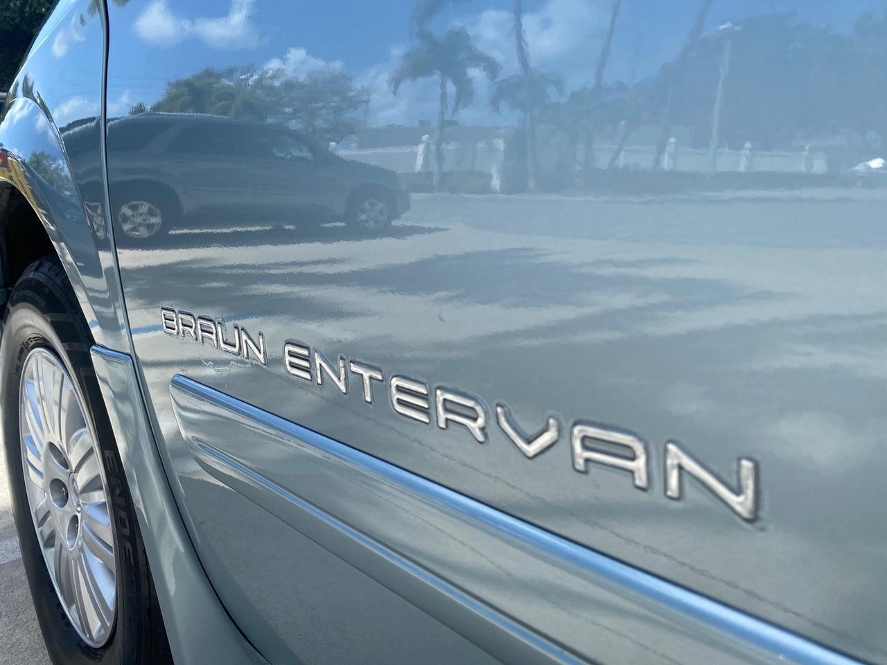 2006 Chrysler T&C BRAUN ENTERVAN HANDICAP LOW MILES 64,097 Pompano Beach FL