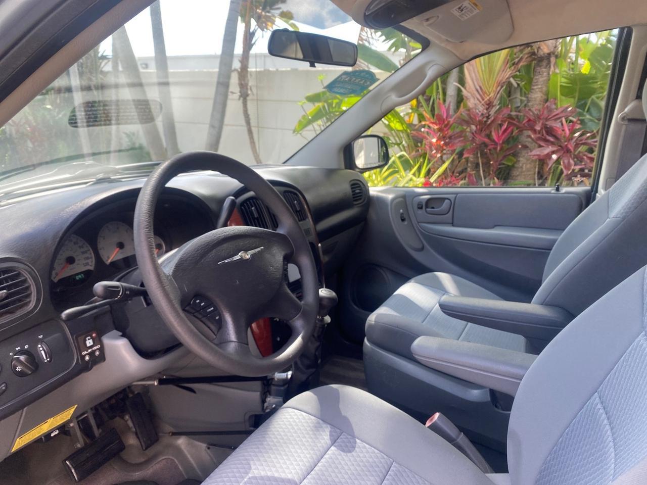 2006 Chrysler T&C BRAUN ENTERVAN HANDICAP LOW MILES 64,097 Pompano Beach FL