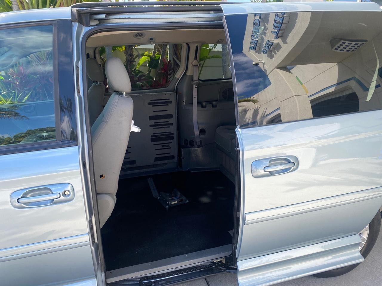 2006 Chrysler T&C BRAUN ENTERVAN HANDICAP LOW MILES 64,097 Pompano Beach FL