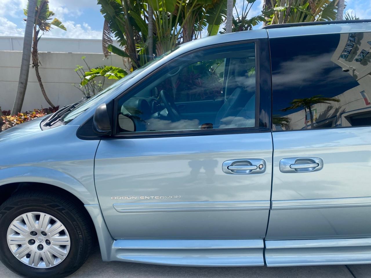 2006 Chrysler T&C BRAUN ENTERVAN HANDICAP LOW MILES 64,097 Pompano Beach FL