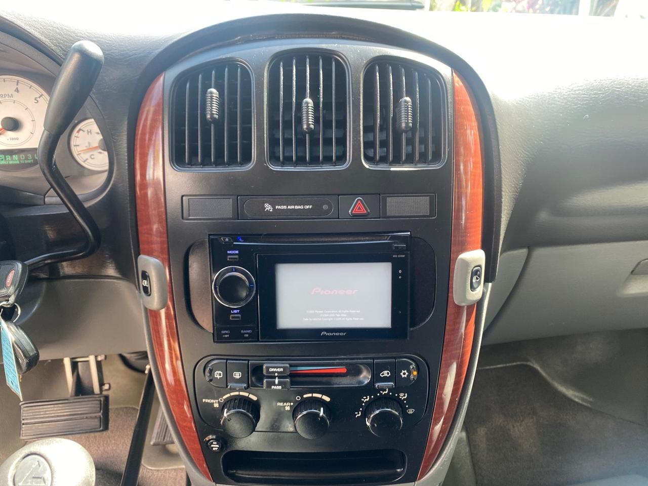 2006 Chrysler T&C BRAUN ENTERVAN HANDICAP LOW MILES 64,097 Pompano Beach FL