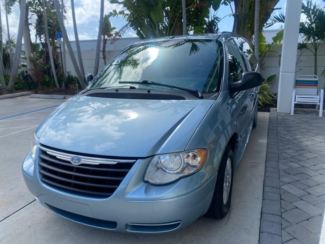 2006 Chrysler T&C BRAUN ENTERVAN HANDICAP LOW MILES 64,097 Pompano Beach FL