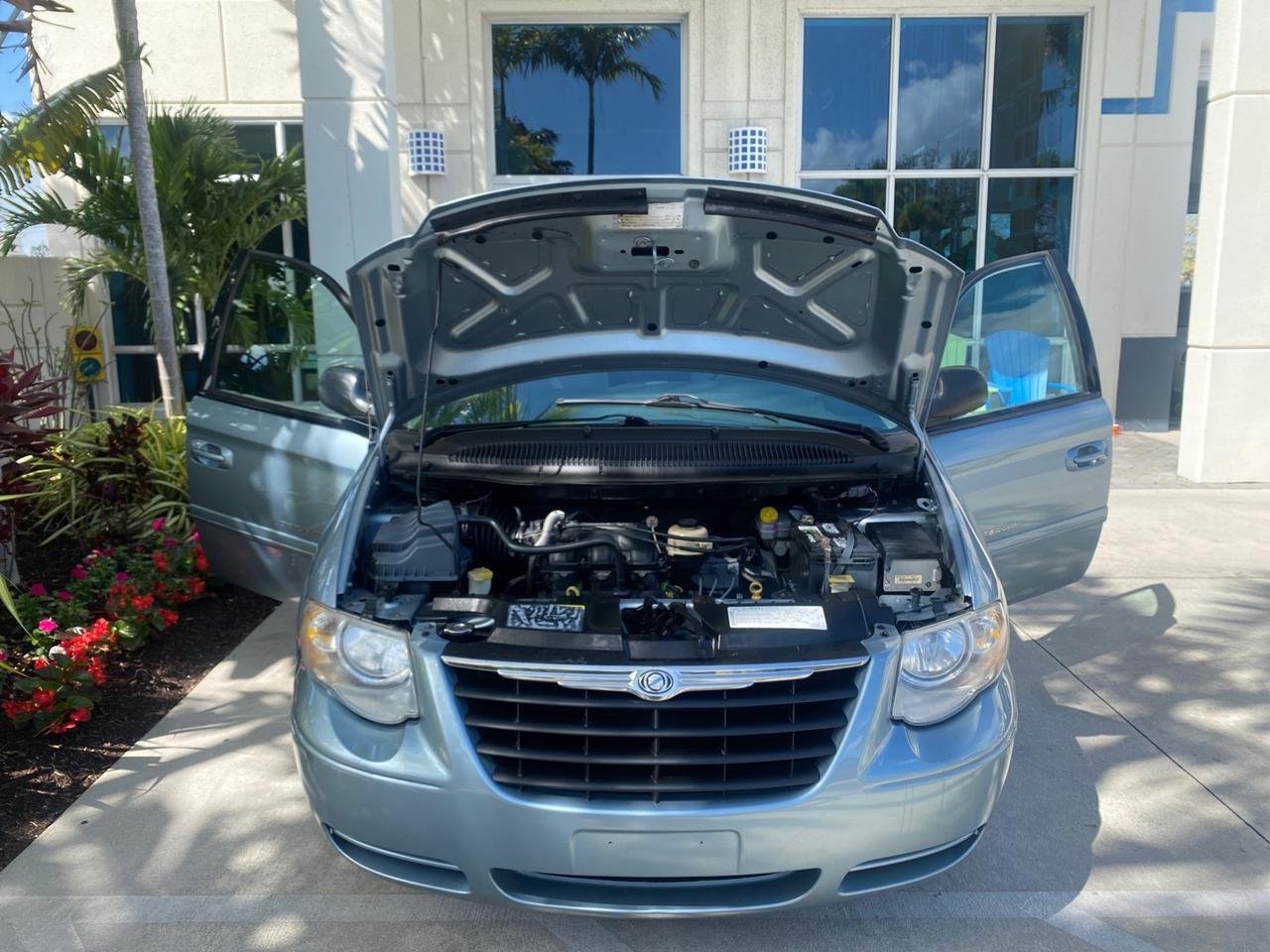 2006 Chrysler T&C BRAUN ENTERVAN HANDICAP LOW MILES 64,097 Pompano Beach FL