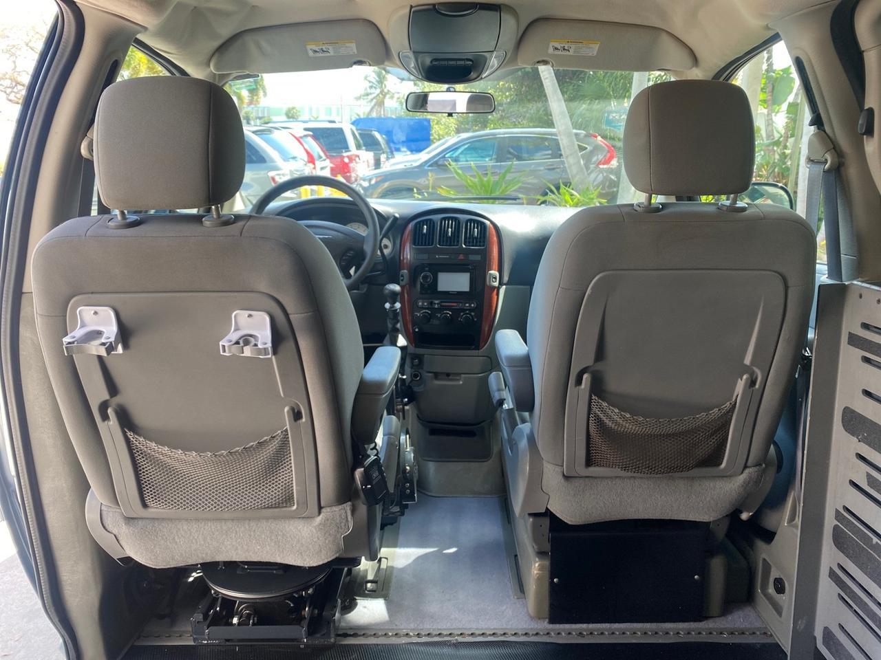 2006 Chrysler T&C BRAUN ENTERVAN HANDICAP LOW MILES 64,097 Pompano Beach FL
