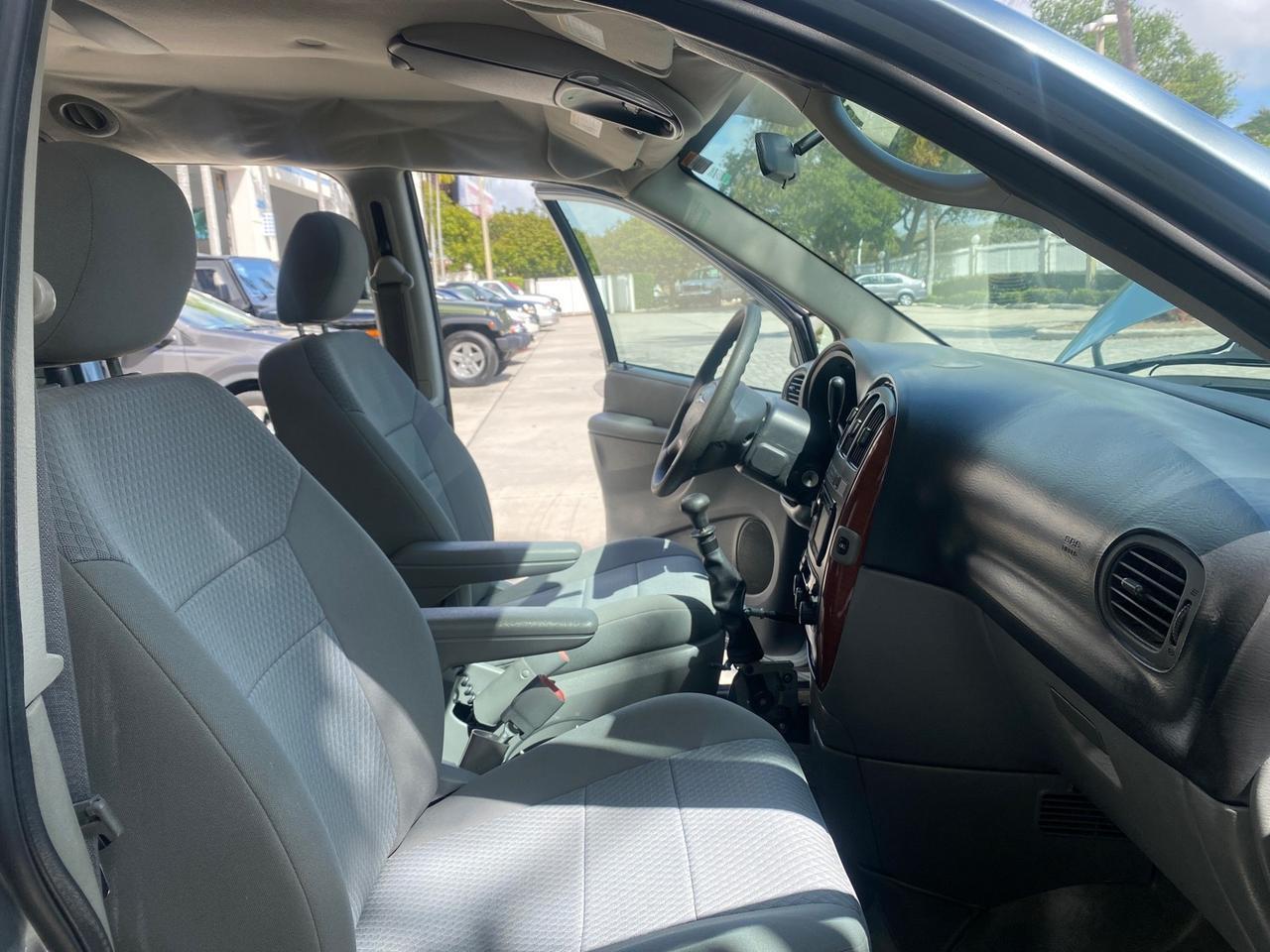 2006 Chrysler T&C BRAUN ENTERVAN HANDICAP LOW MILES 64,097 Pompano Beach FL