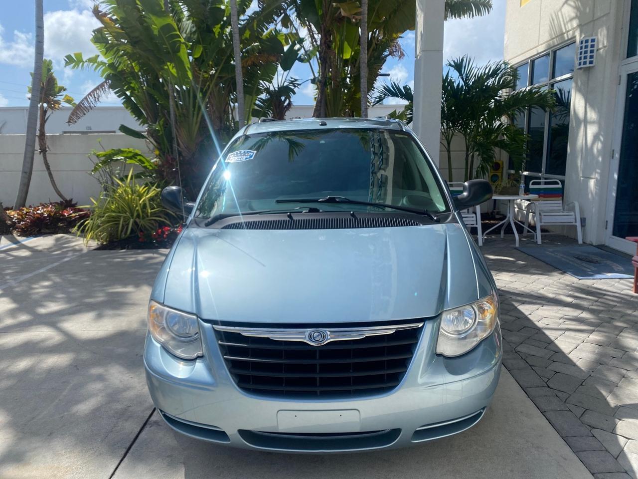 2006 Chrysler T&C BRAUN ENTERVAN HANDICAP LOW MILES 64,097 Pompano Beach FL