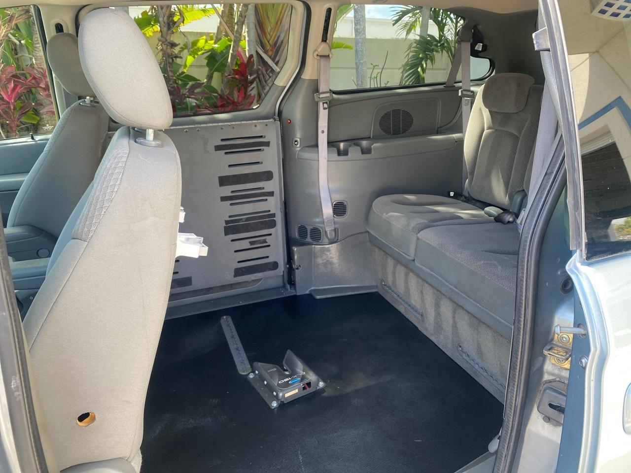 2006 Chrysler T&C BRAUN ENTERVAN HANDICAP LOW MILES 64,097 Pompano Beach FL
