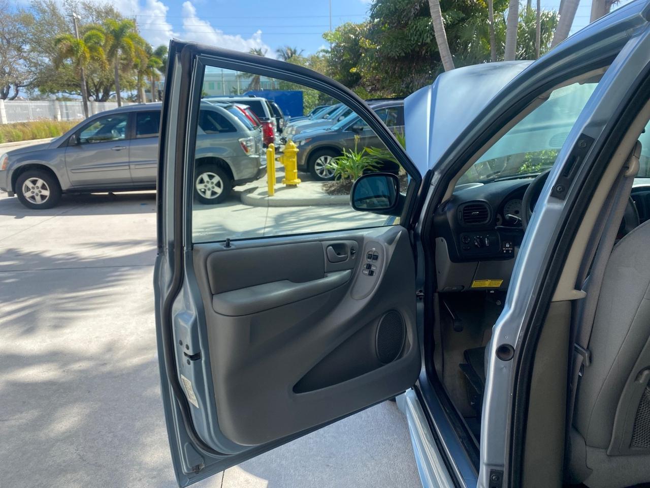 2006 Chrysler T&C BRAUN ENTERVAN HANDICAP LOW MILES 64,097 Pompano Beach FL