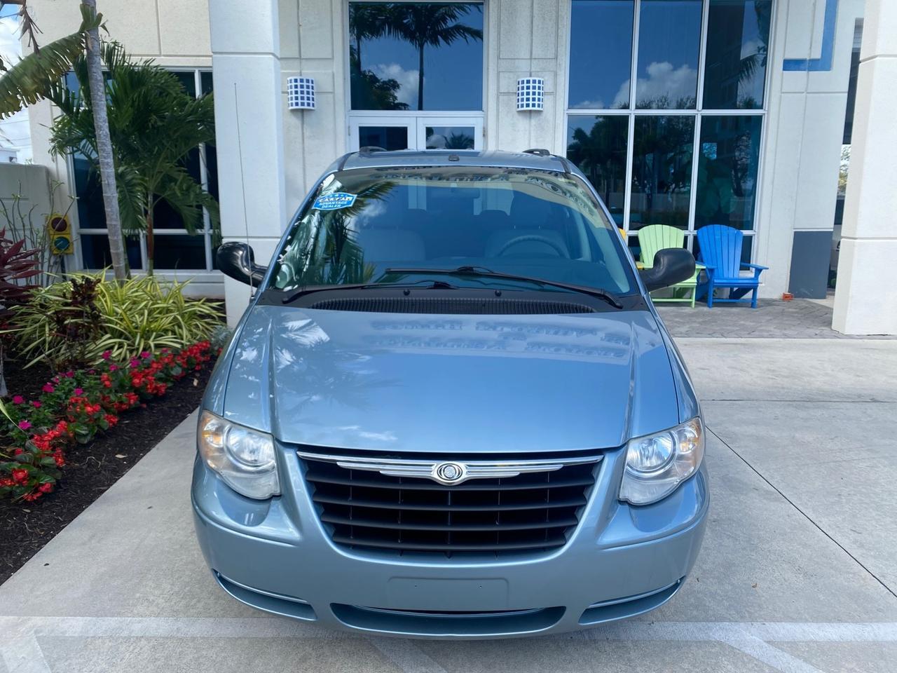 2006 Chrysler T&C BRAUN ENTERVAN HANDICAP LOW MILES 64,097 Pompano Beach FL